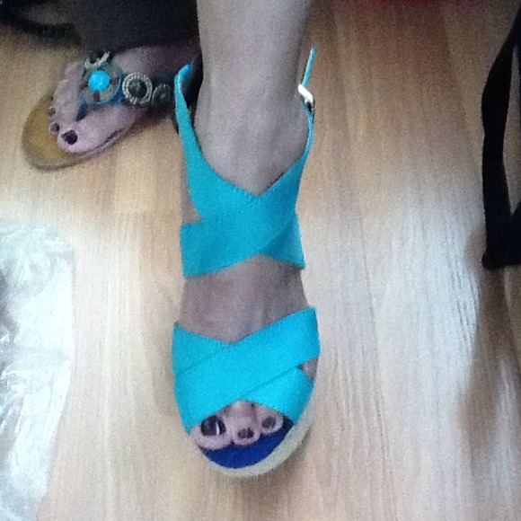 My deliscious shoes wedge sandals!  NEW NOT USED!! - Picture 4 of 4