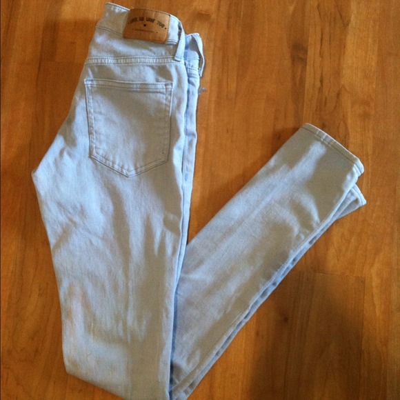 Powdered blue skinny jeans