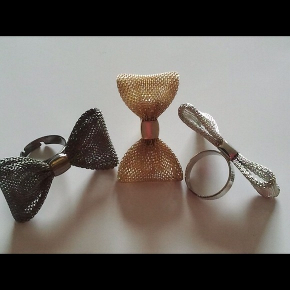 Bowtie rings