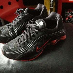 Nike shox really comfortable snekers!