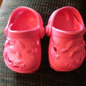Infant girls "crocs" pink 2 nwot