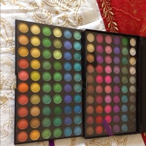 Assorted color pallette eyeshadows