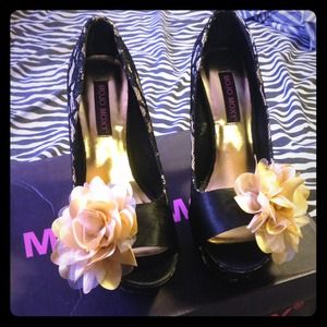 Mojo Moxy sexy lace pumps
