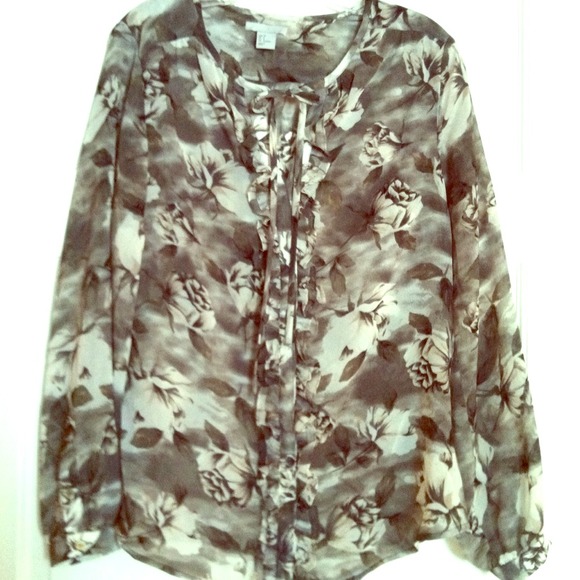 Sold in bundle.  H&M blouse.