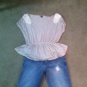 Beautiful flowy spring top size (m)