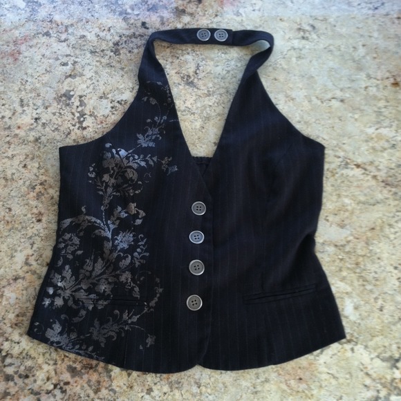 Fang. Black Vest small
