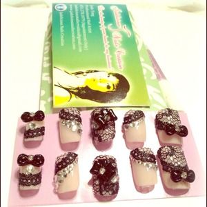 Custom-made 3D nail glue on