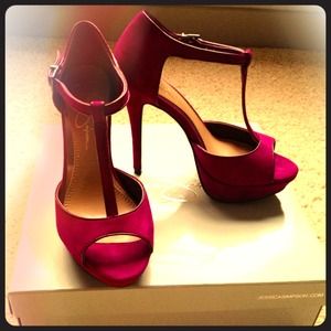 99% new platform t-strap pumps