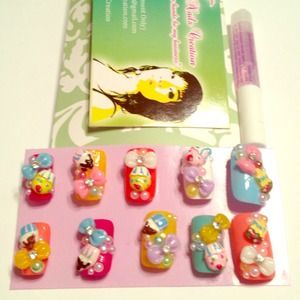 Custom 3D glue on nails