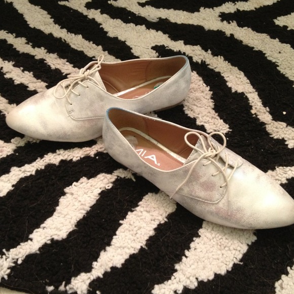 Silver flats - Picture 2 of 4