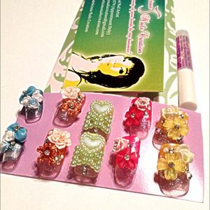 Custom 3D glue on nails