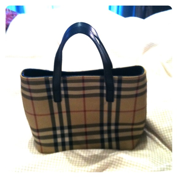 Small BURBERRY handbag.