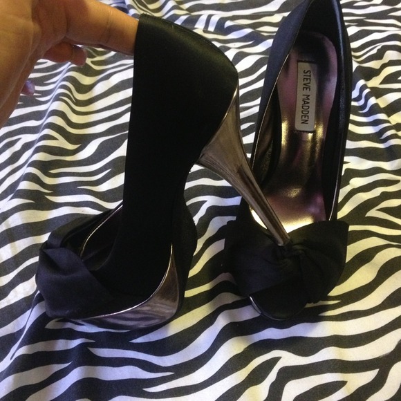Steve Madden black and chrome open toe pumps - Picture 3 of 4