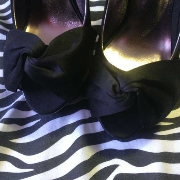 Steve Madden black and chrome open toe pumps - Picture 4 of 4