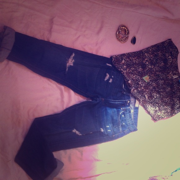 Super cute Degaine boyfriend jeans!