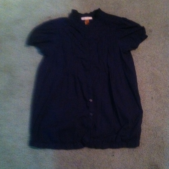 Adorable button up - Picture 2 of 3