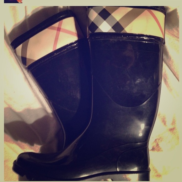 Burberry rain boots with box