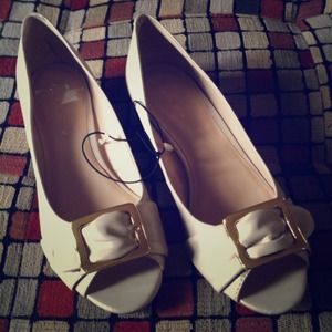 Over 50% off!! Gorgeous and classy shoes. NWOT.