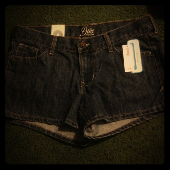 🚫Sold🚫Denim shorts. NWT SIZE 4