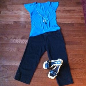 Black Capri pants