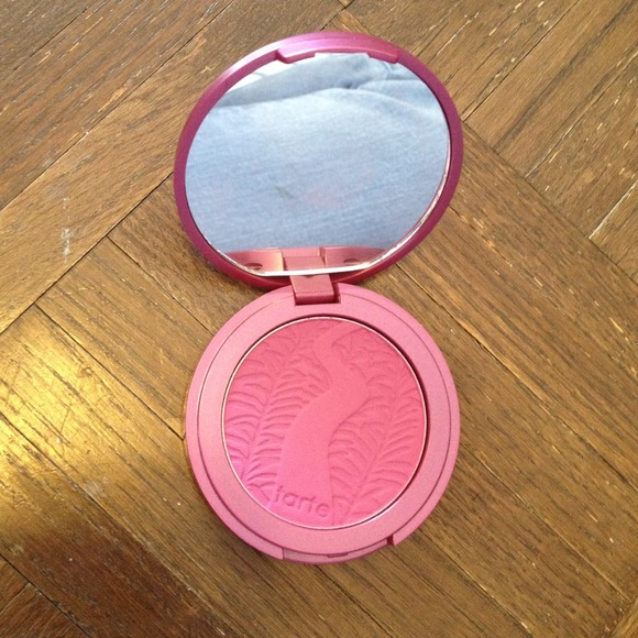 Tarte Amazonian Clay full size blush in "Flush"