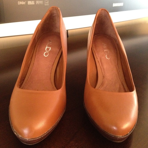 • Sold • Cognac Colored Pumps - Picture 2 of 3