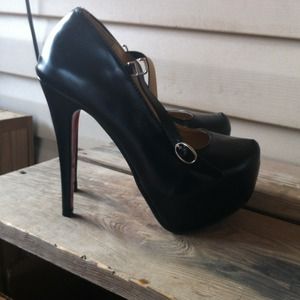 Concealed platform, black heels,pumps