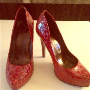 Jessica Simpson pumps