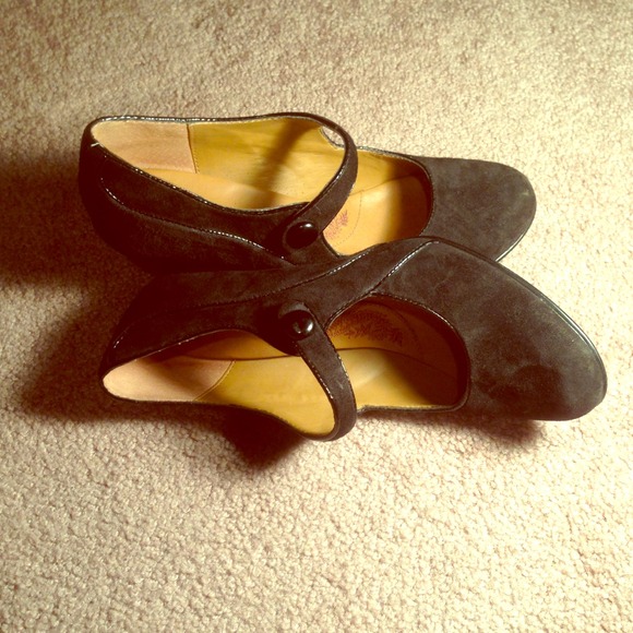 Beautiful Mary Jane heels. Black leather size 8.5.