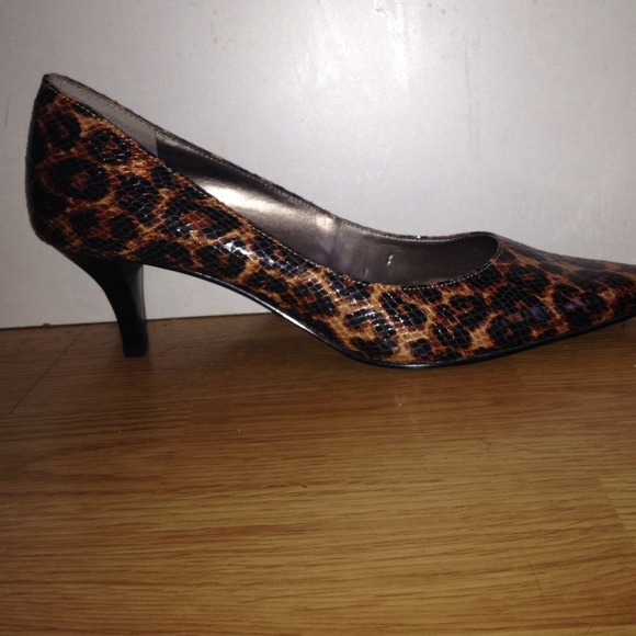 Bandalino snakeskin leopard print heels size 6