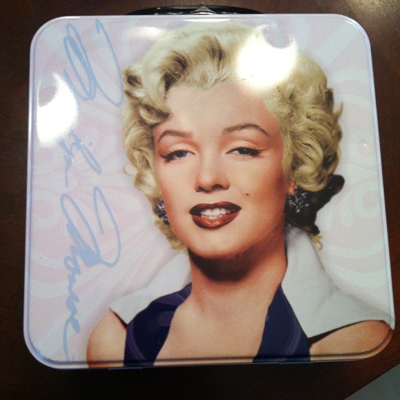 ♥Traded to micalababy1997♥Monroe lunch box