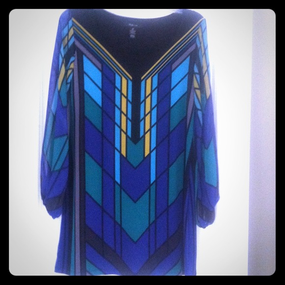 Super cute geometric colorful tunic sheer sleeves