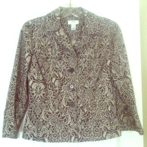 3/4 sleeve neutral patterned blazer