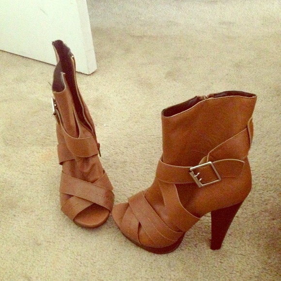 Cognac strappy heels
