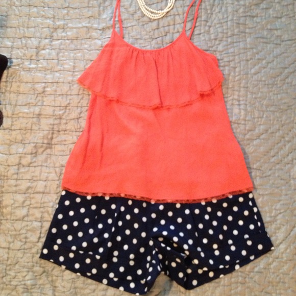 Cute navy and white polka dotted shorts!
