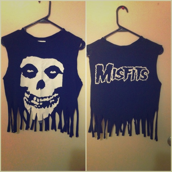 TRADED 🔴Misfits skull fringe tank top