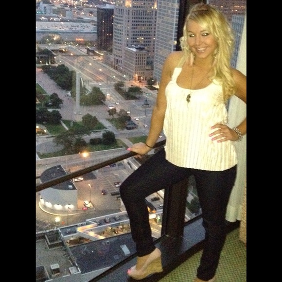 💋Meet The Seller!💋 - Picture 3 of 4