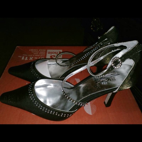 7 women's dress shoe never worn