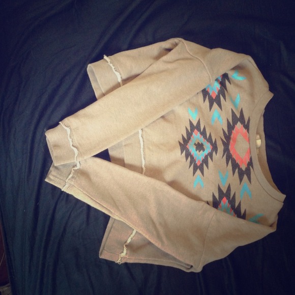Tribal long sleeve crop top
