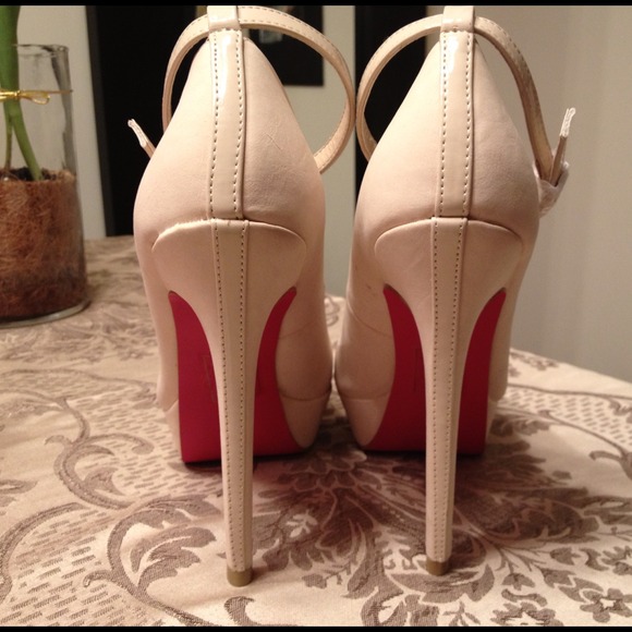 💢SOLD💢 Beautiful New Suede Nude Pumps