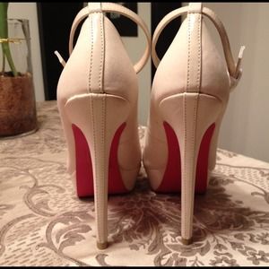 💢SOLD💢 Beautiful New Suede Nude Pumps