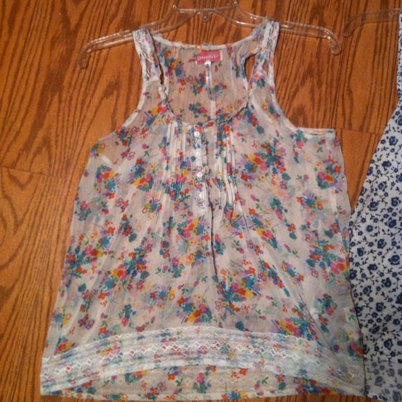 ❗Sold❗Pac Sun tank bundle - Picture 2 of 3