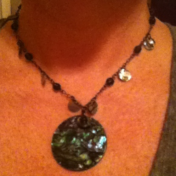 Shell necklace. - Picture 2 of 3