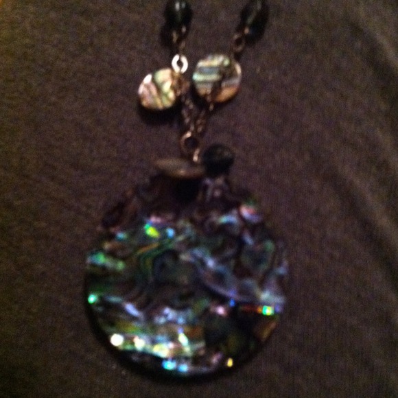 Shell necklace. - Picture 3 of 3