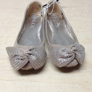 Gold/tan flats