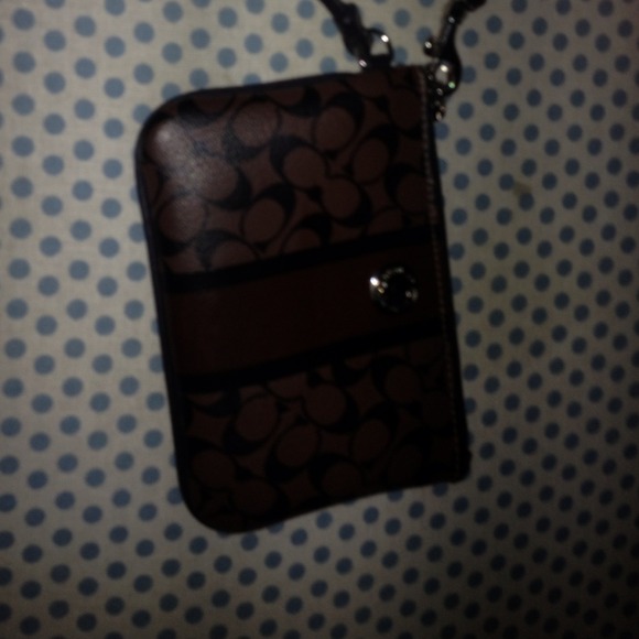 Coach wristlet sent and sold