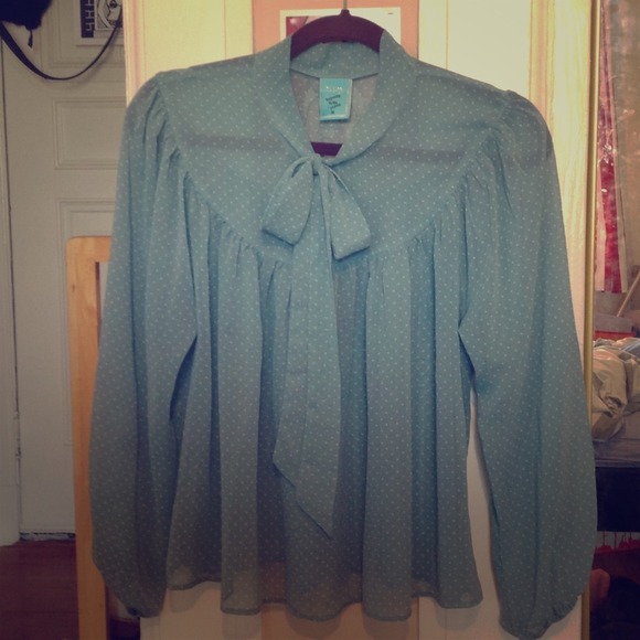 🎈SOLD🎈Vintage style polka dot chiffon blouse