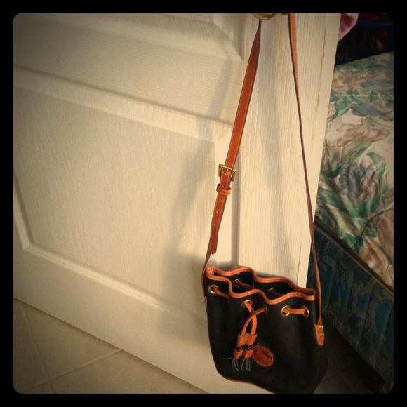 dooney and bourke sling bag