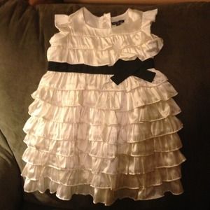 🎉SOLD🎉Toddler 2T cream and black dress