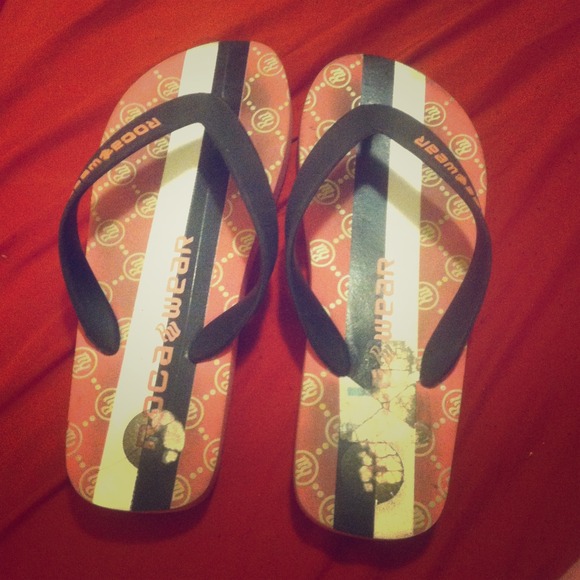 Rocawear flip flops